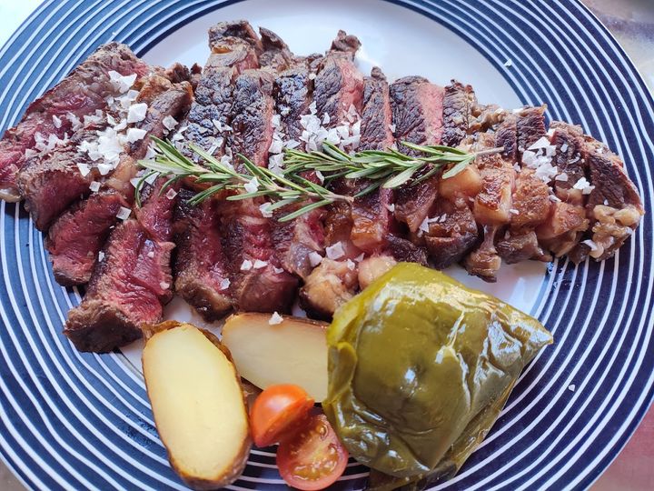 carne a la brasa concinada al gusto del cliente